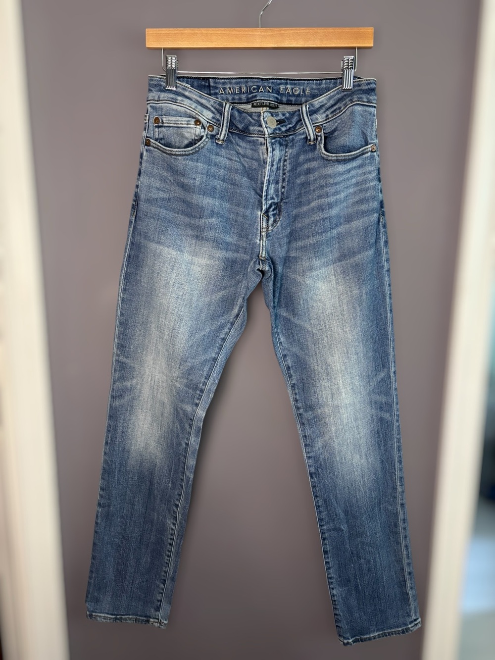 American Eagle Slim Straight Medium Wash Jeans 30/32